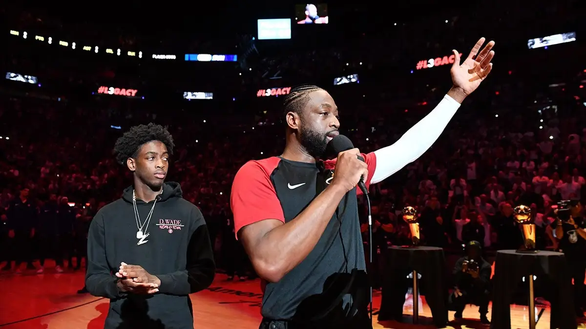 Dwyane Wade thanks Miami Heat fans and teammates at American Airlines Arena